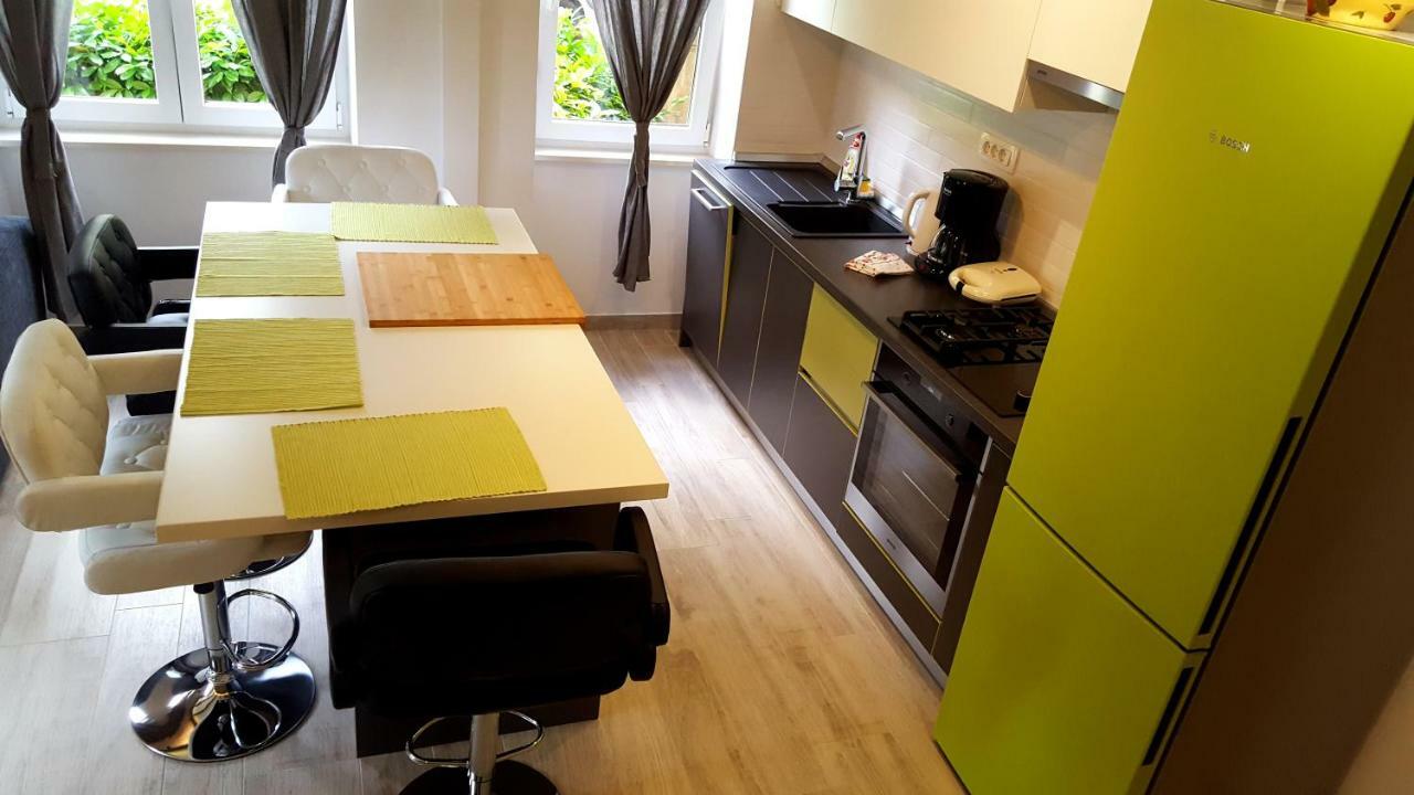 Studio Apartment Vanna - 1St Row To The Sea Opatija Buitenkant foto